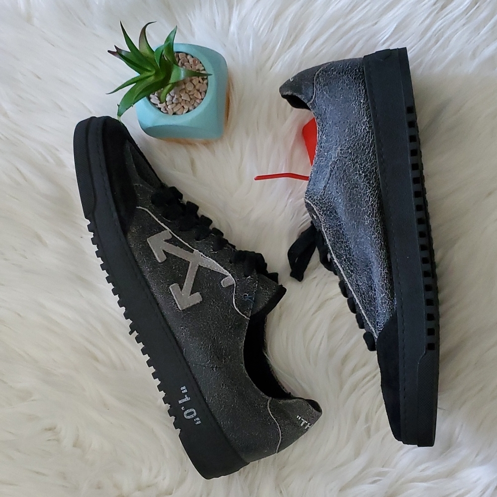 Off White c/o VIRGIL ABLOH Black Crushed Leather '2.0' Sneakers - Picture 1 of 8